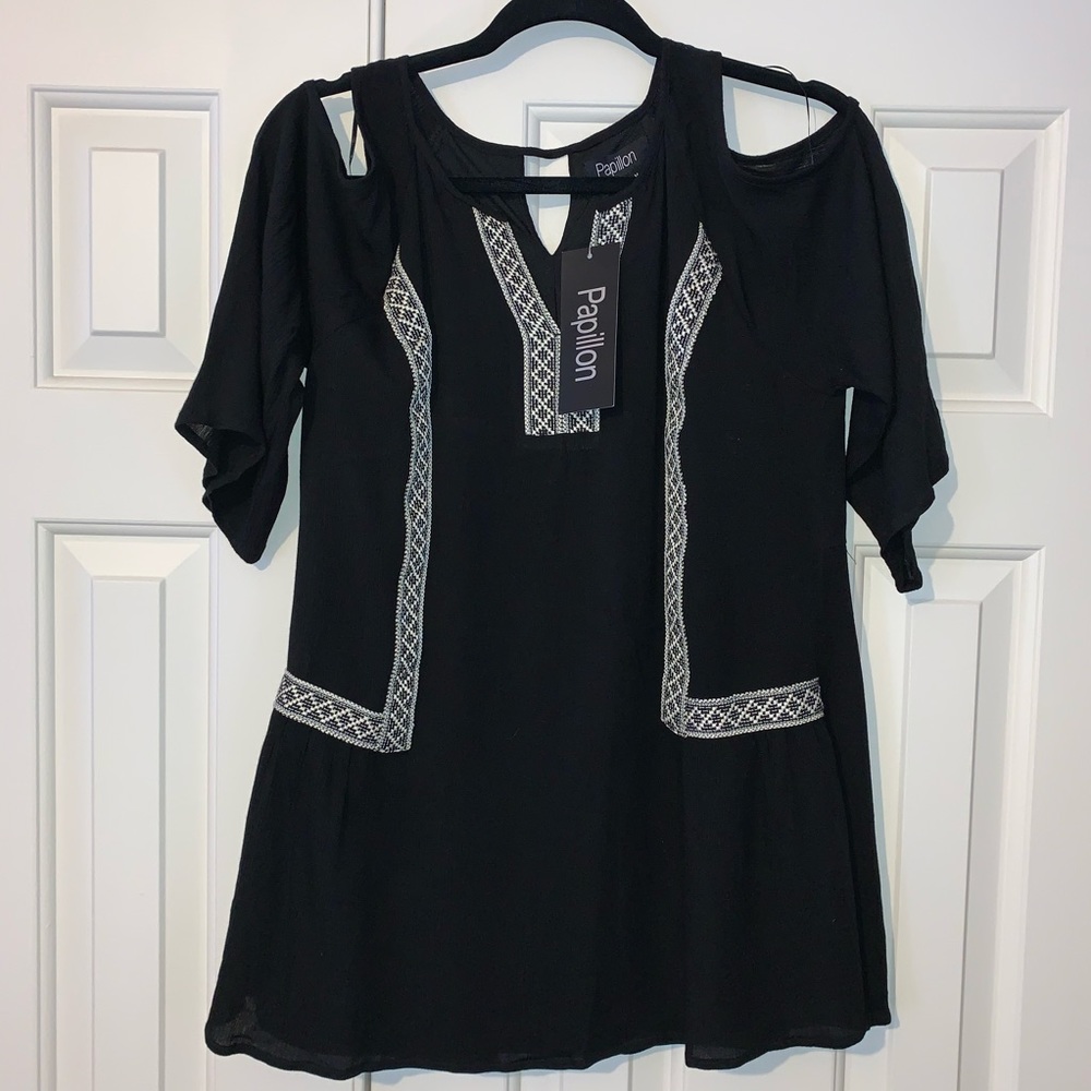 NWT Papillon Boho Cold Shoulder Blouse Size M.